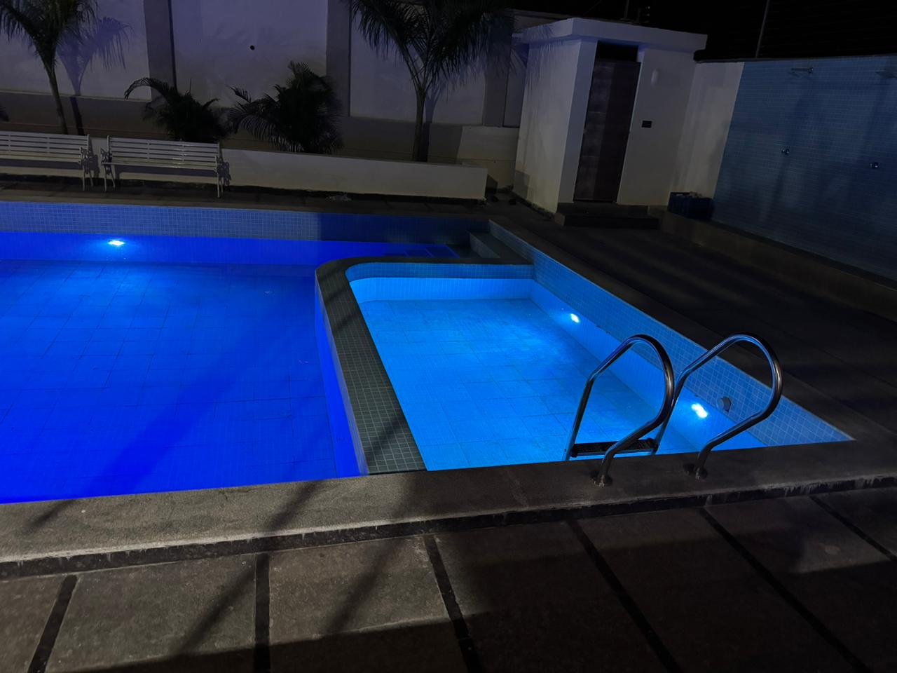RK7 Courtyard View